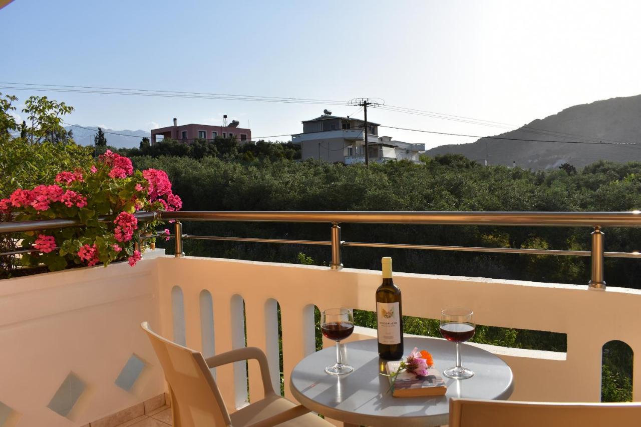 Aphrodite Apartments 卡莱维斯 外观 照片